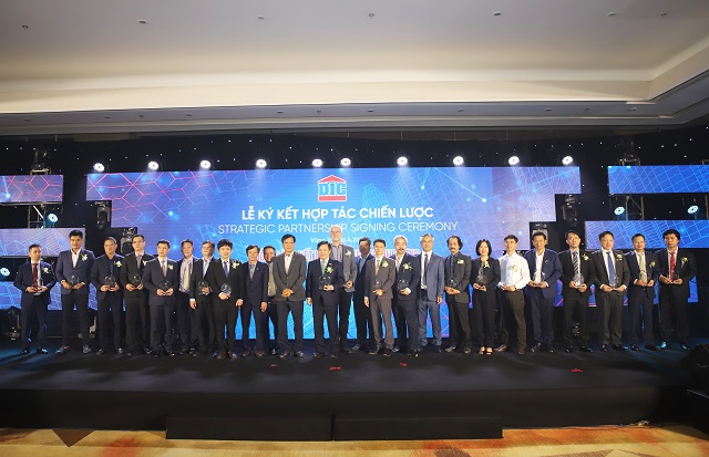 DIC Corp hoạch định chiến lược thiết kế hình ảnh nhận diện thương hiệu mới 