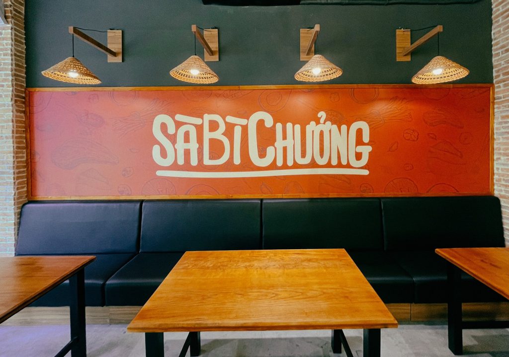 Logo quán cơm tấm “Sà Bì Chưởng” của Độ Mixi, Pewpew và Xemesis